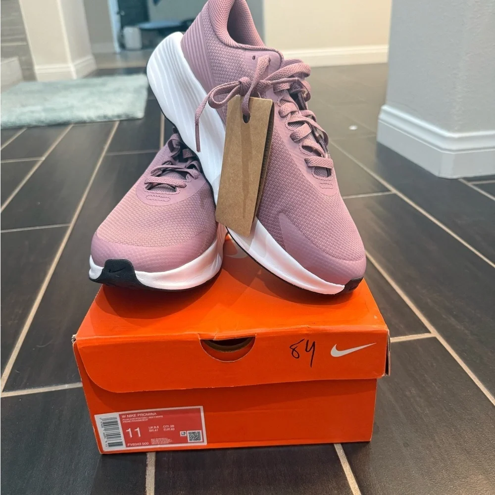 Nike Women's Mauve Athletic Shoes
